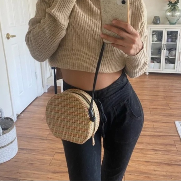 🪞 NEW Zara round woven clamshell zip up mini crossbody handbag in multi color - Picture 3 of 3